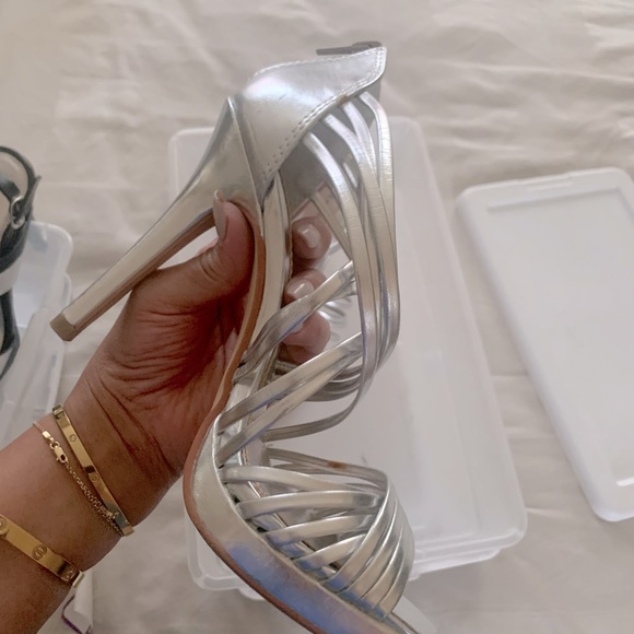 SILVER HEELS - Picture 2 of 5